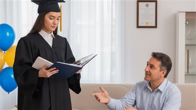 بعد ان تخرجت من الجامعه ذهبت لأبيها